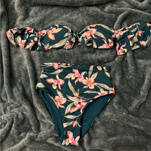 Fashion Nova floral swim set - Picture 1 of 4